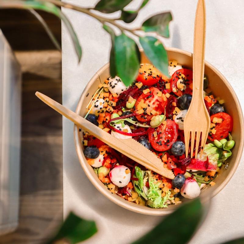 Idealna pora na sałatkę: odkryj prosty trik kulinarny, który zachwyci smakiem!