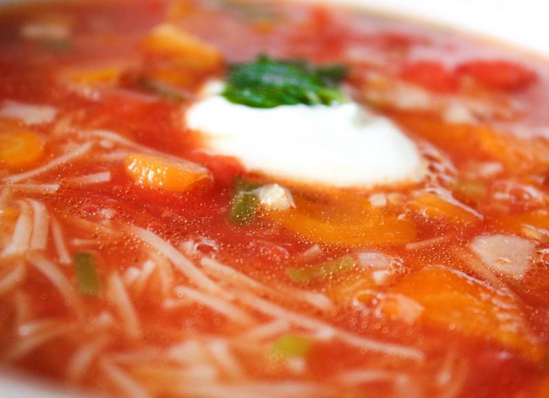 Jak skutecznie zabielić zupę pomidorową: 5 sprawdzonych metod i przydatne porady