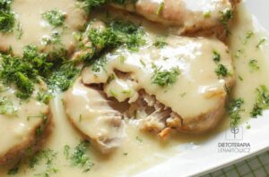 Sekrety soczystego schabu: Jak upiec plastry w piekarniku, by zachwycały aromatem?