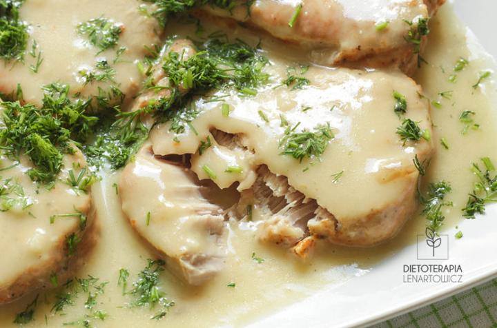 Sekrety soczystego schabu: Jak upiec plastry w piekarniku, by zachwycały aromatem?