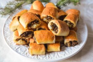 Zachwycające paszteciki z ciasta francuskiego z pieczarkami — pyszny przepis, który musisz wypróbować!