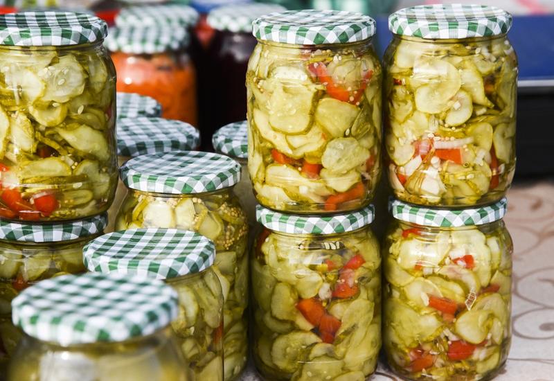 Przygotowanie sałatki gyros do mrożenia