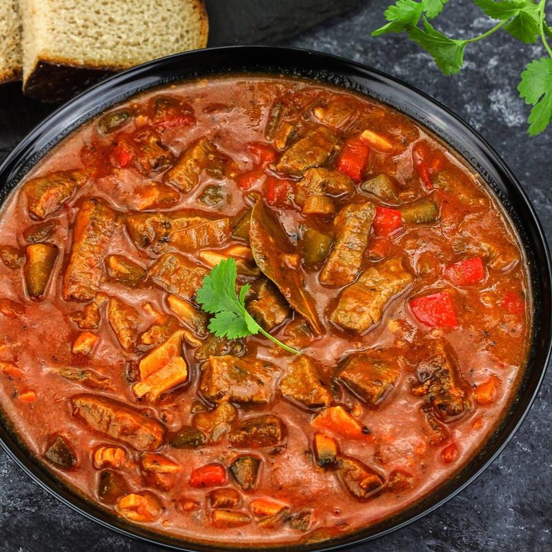 Sekrety idealnego krojenia wołowiny na strogonowa: smaki i tekstury w jednym daniu