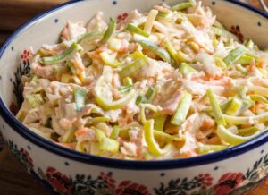 Sparzyć czy nie? Oto korzyści płynące z przygotowania pora do sałatki