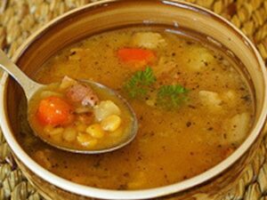 Zupa grochowa – odkryj zdrowotne korzyści tego pysznego dania!