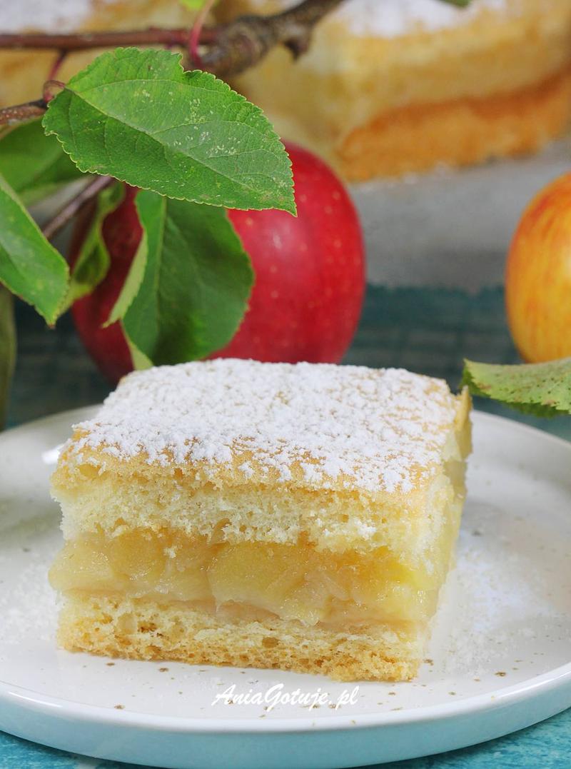 Jabłecznik na cieście babkowym