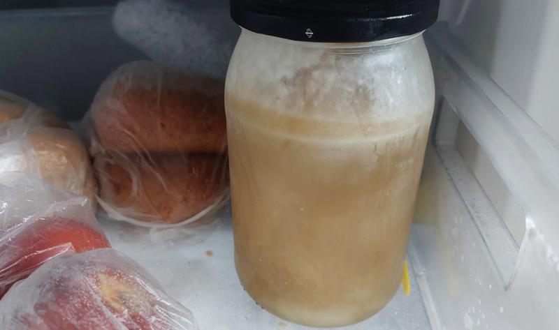 Jak skutecznie zamrozić zupę w słoiku? Kluczowe wskazówki, aby uniknąć szkód