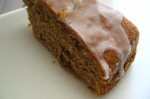 Cynamonowe ciasto dyniowe – przepis na idealny, wilgotny i aromatyczny deser