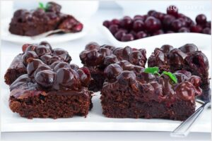 Idealne ciasto brownie z wiśniami, które oczaruje każdego miłośnika słodkości