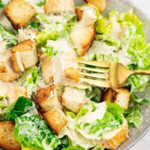 Odkryj Pyszną Sałatkę Cezar – Krok Po Kroku Do Twojego Stolu!