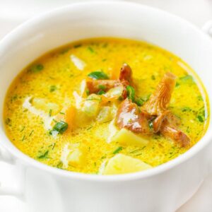 Odkryj sekret pysznej zupy kurkowej: prosty przepis krok po kroku dla każdego