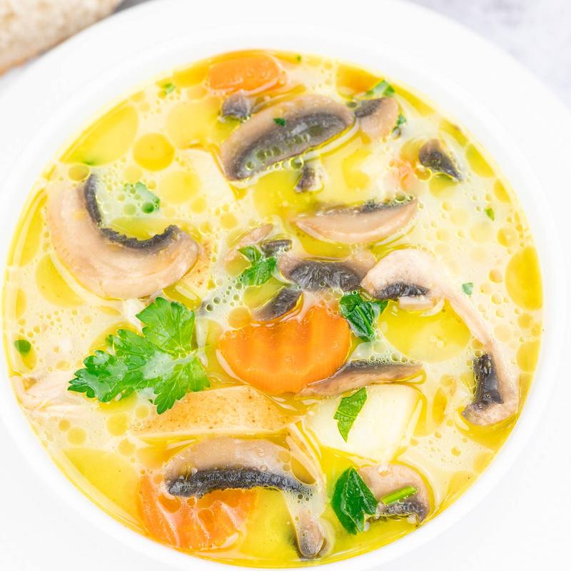 Odkryj sekrety smaków: jak doprawić zupę pieczarkową, aby zachwycała aromatem?