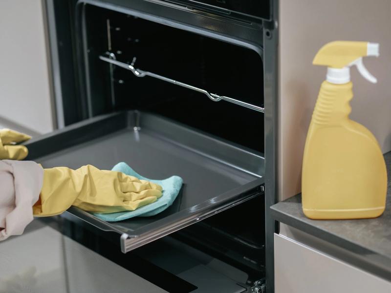 Czyszczenie piekarnika octem