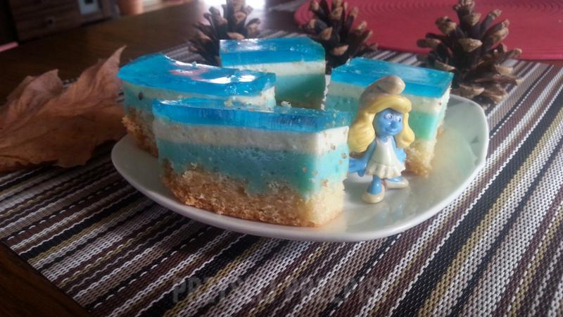 Smerfetkowe ciasto bez pieczenia – odkryj łatwy przepis na pyszny deser!