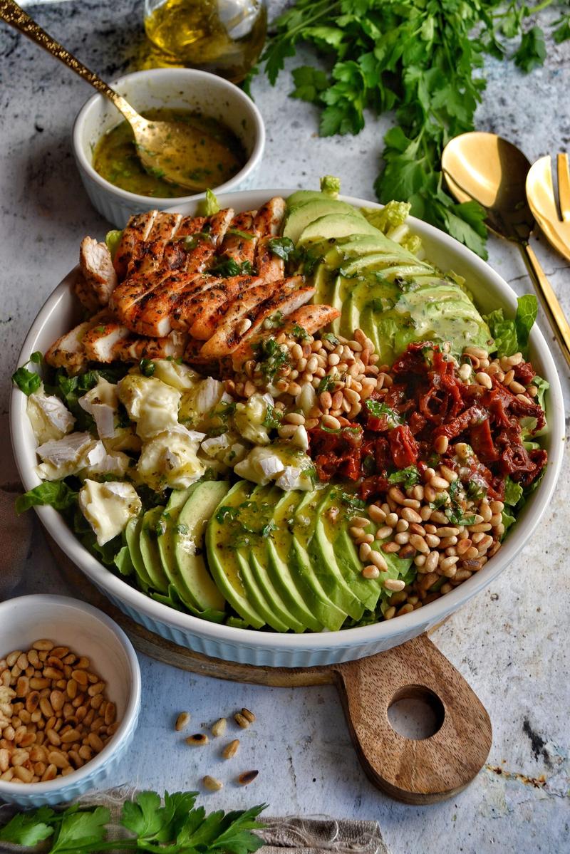 Kolorowa i efektowna sałatka