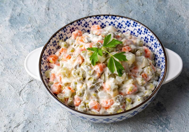 Przystawki i przekąski z sałatki jarzynowej