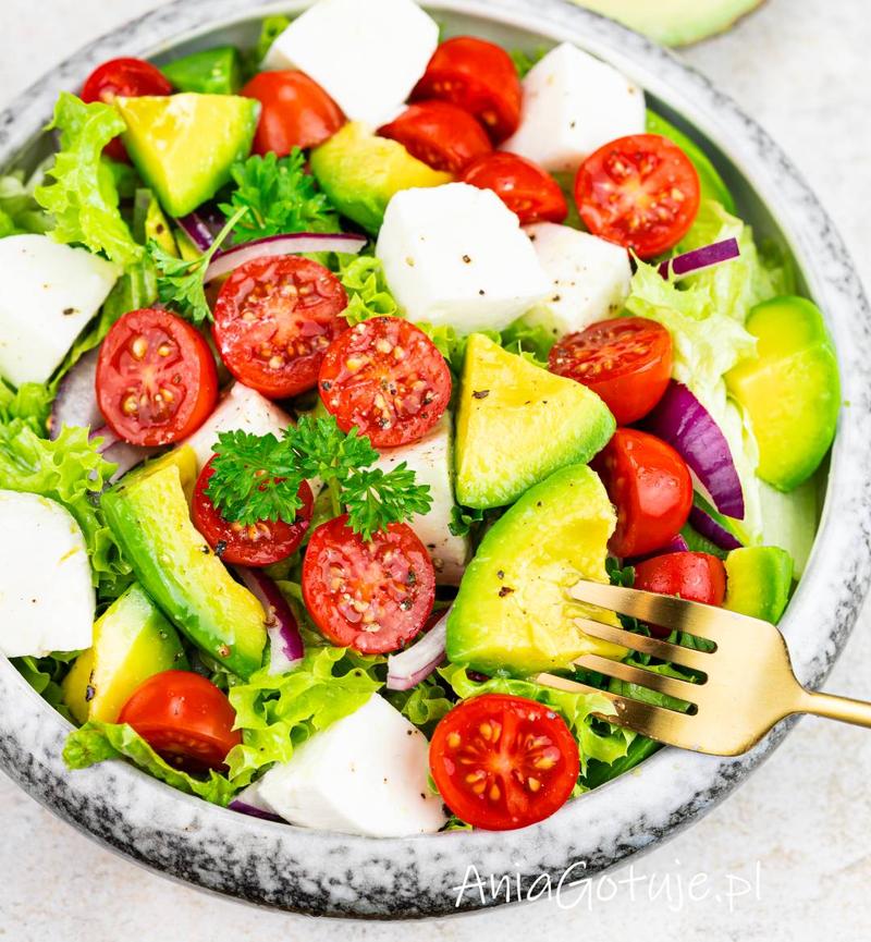 Zdrowa sałatka i wartości odżywcze awokado
