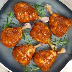 Jak długo marynować kurczaka, aby osiągnąć niepowtarzalny smak i soczystość?