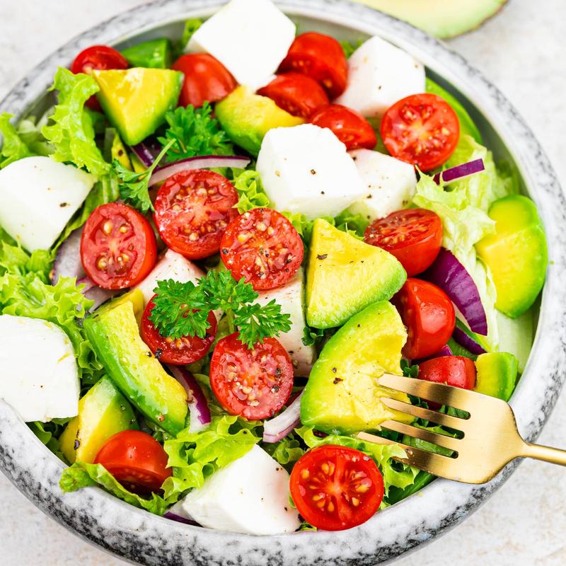 Odkryj przepis na sałatkę z awokado, która zachwyci smakiem i kolorami