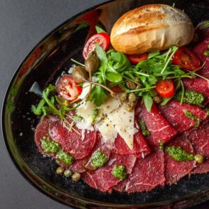 Zachwycające carpaccio z wołowiny – proste przepisy dla prawdziwych smakoszy