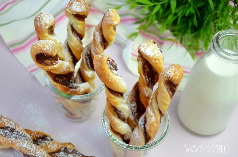 Zaskakująco pyszne ciasto francuskie z nutellą – prosty przepis na zachwycenie gości