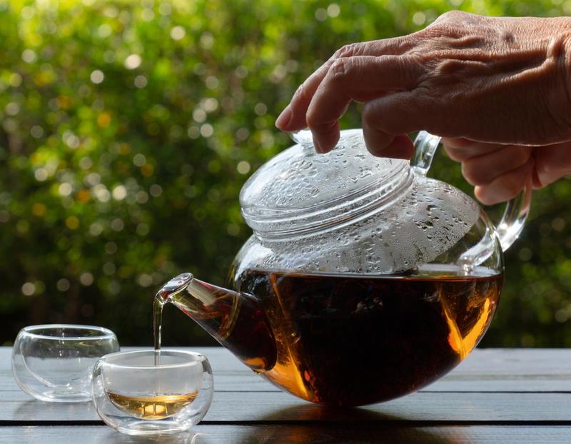 Fusy z herbaty w ogrodzie