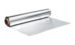 Folia aluminiowa w piekarniku – jak ją bezpiecznie używać i na co uważać?