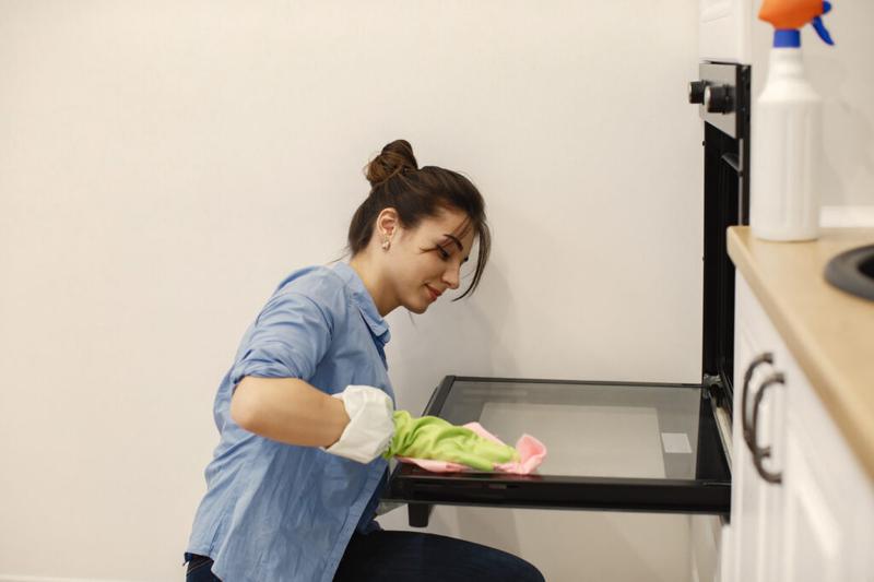Naturalne czyszczenie piekarnika