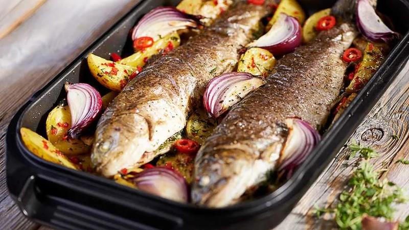 Pstrąg z piekarnika z warzywami