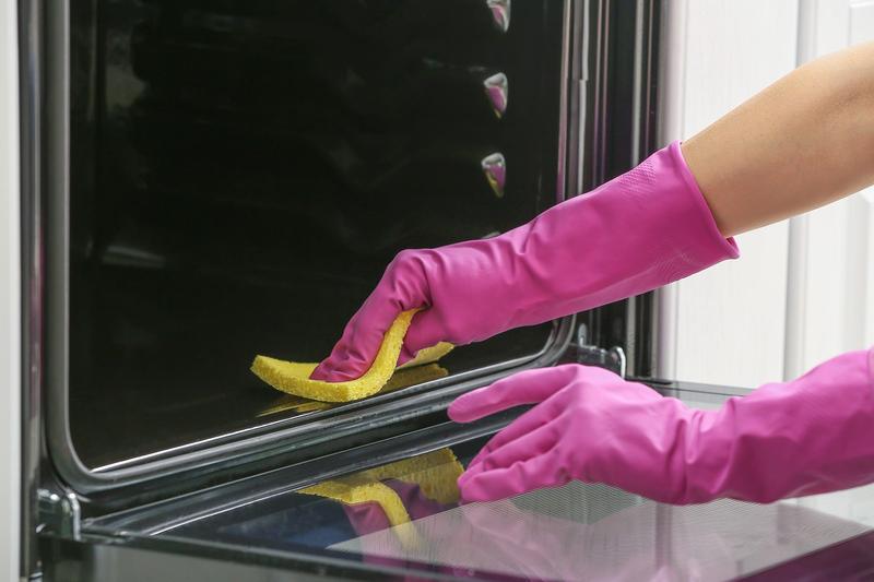 Usuwanie przypaleń w piekarniku