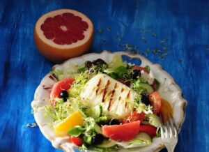 Alternatywy dla sera halloumi: Jak zastąpić smakowity przysmak w prosty sposób?