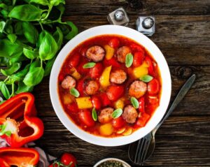 Jak rewelacyjne przyprawy do fasolki po bretonsku odmienią smak tej tradycyjnej potrawy?